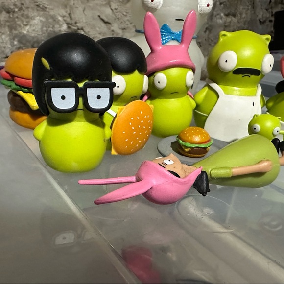 Fun Cartoon Character Playset - Green and Pink - Picture 2 of 10